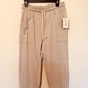 Universal Thread casual pants. New with tags
